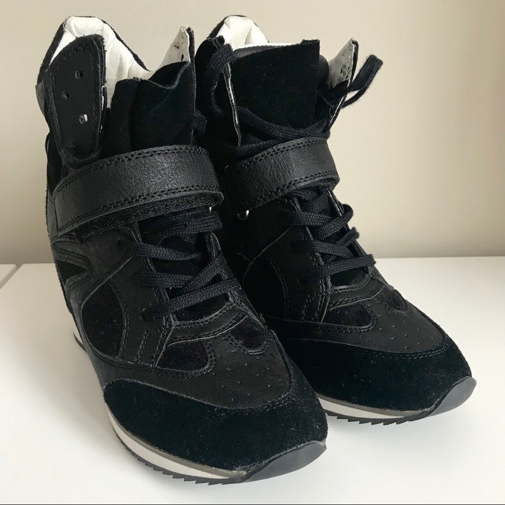 Hidden wedge high tops